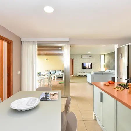 아파트 With Pool Par 4 Nr 9 By Villagrancanaria *