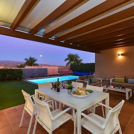 아파트 With Pool Par 4 Nr 9 By Villagrancanaria *